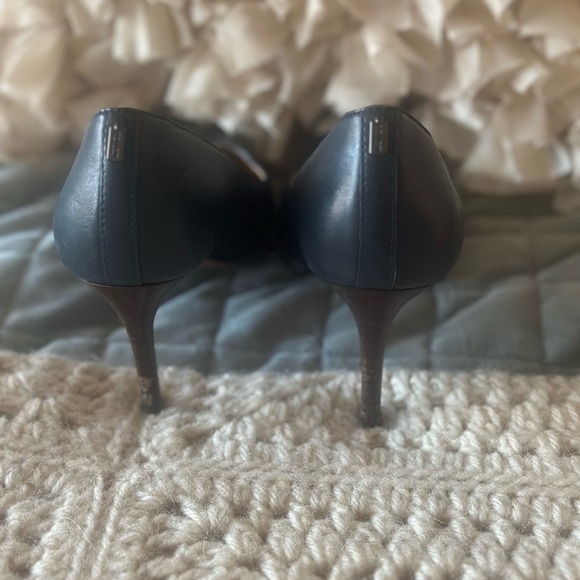 Coach Waverly Beadchain Studded Leather Pumps Size 8 LooK Brand New! - Picture 3 of 4